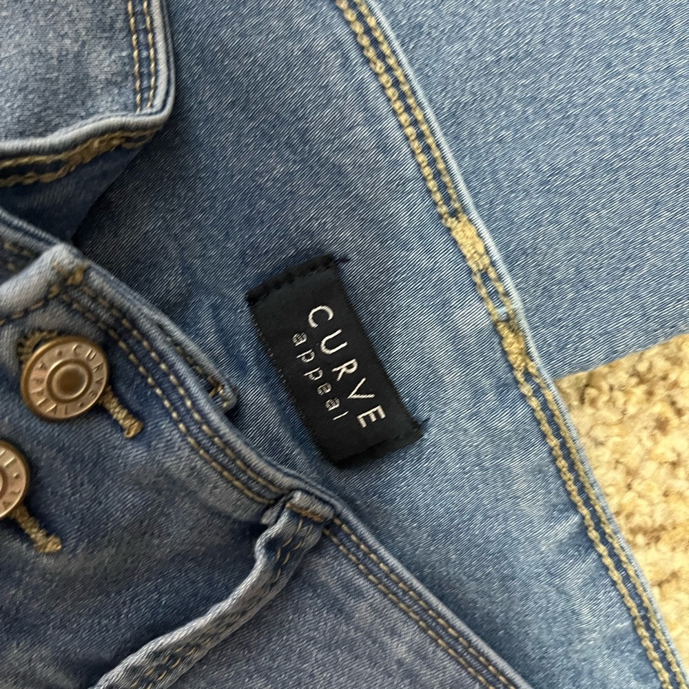 Curve Appeal High-Rise Cropped Jeans – Women’s Size 8/29 - Picture 3 of 4